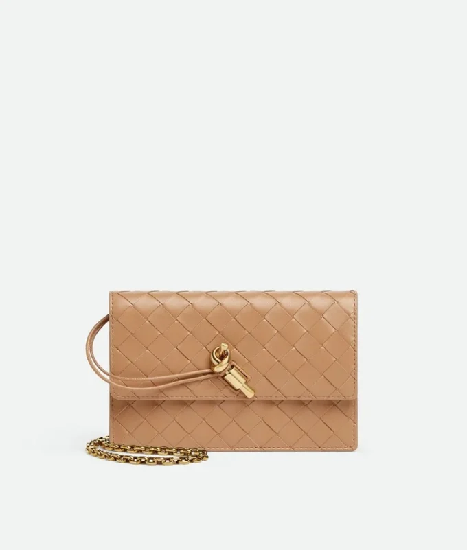 Andiamo Pouch on Chain