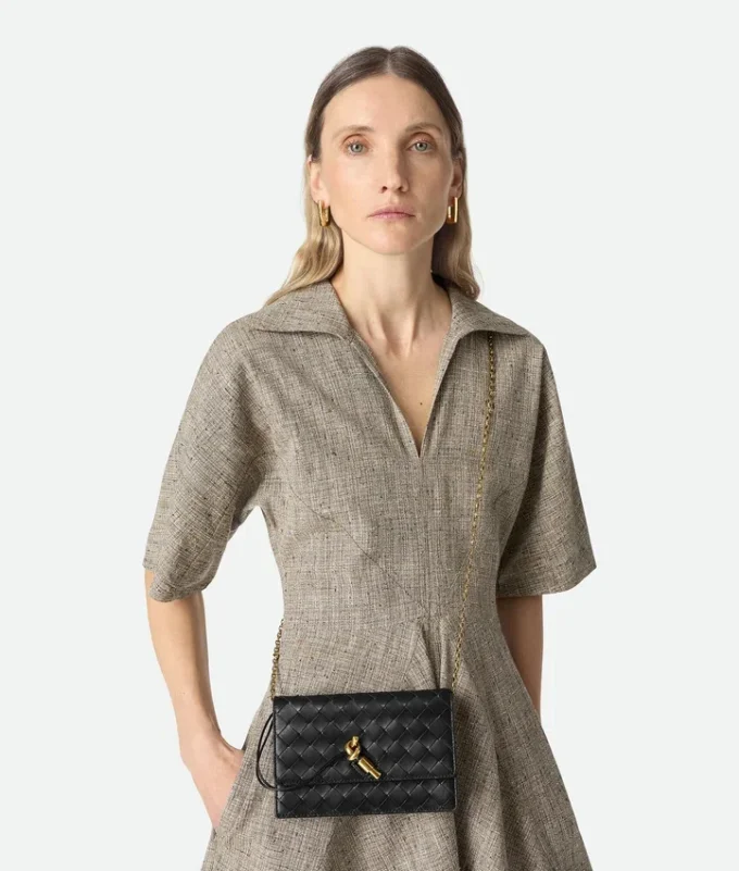 Andiamo Pouch on Chain