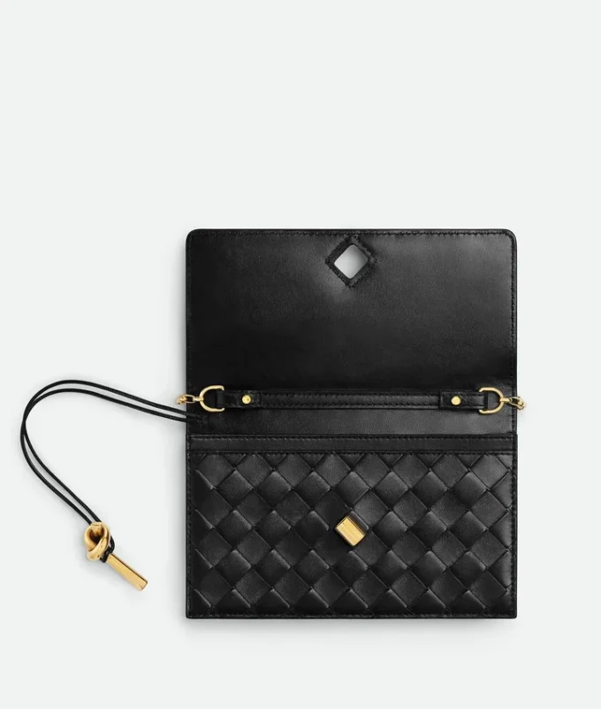 Andiamo Pouch on Chain