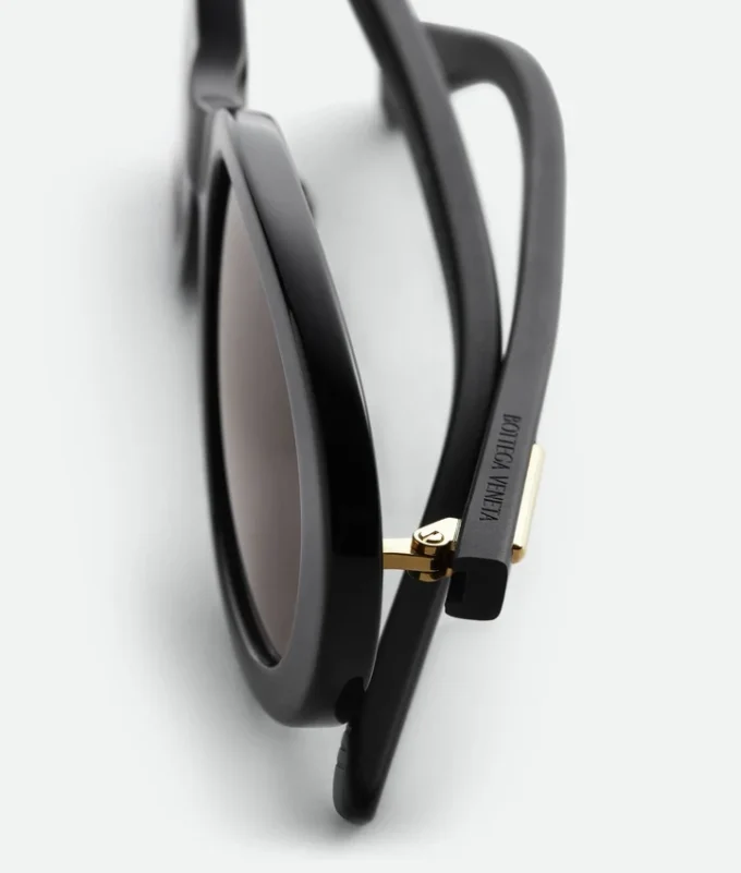 Classic Oval Sunglasses