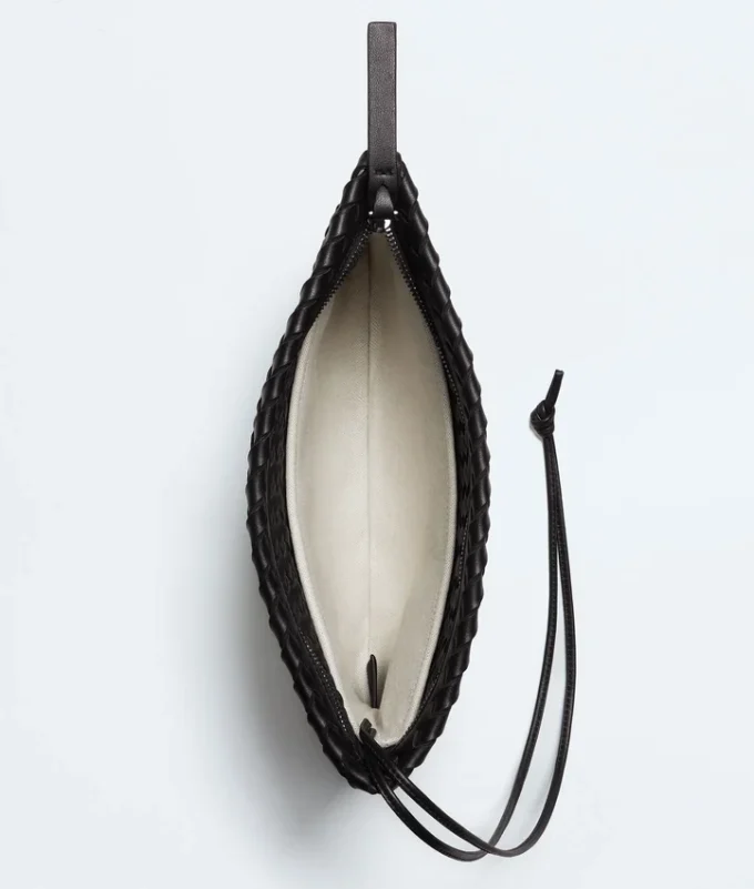 Mare Pouch