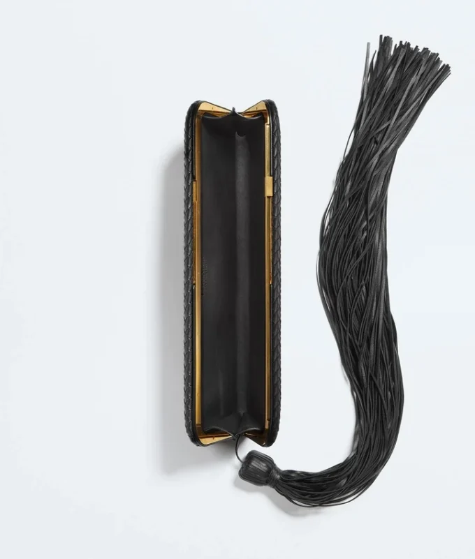 Serata Clutch